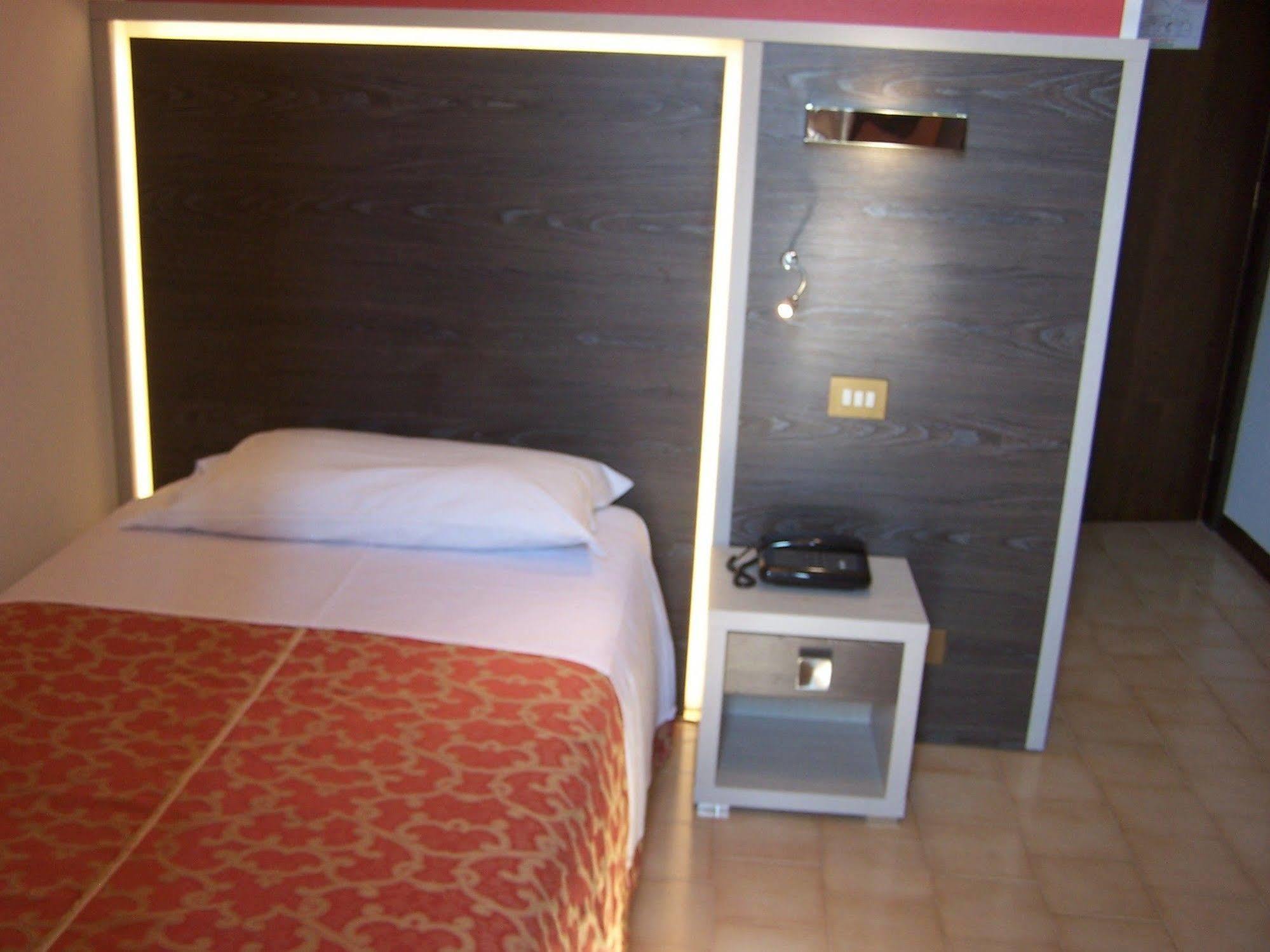 Hotel Carancini Salsomaggiore Terme Bagian luar foto